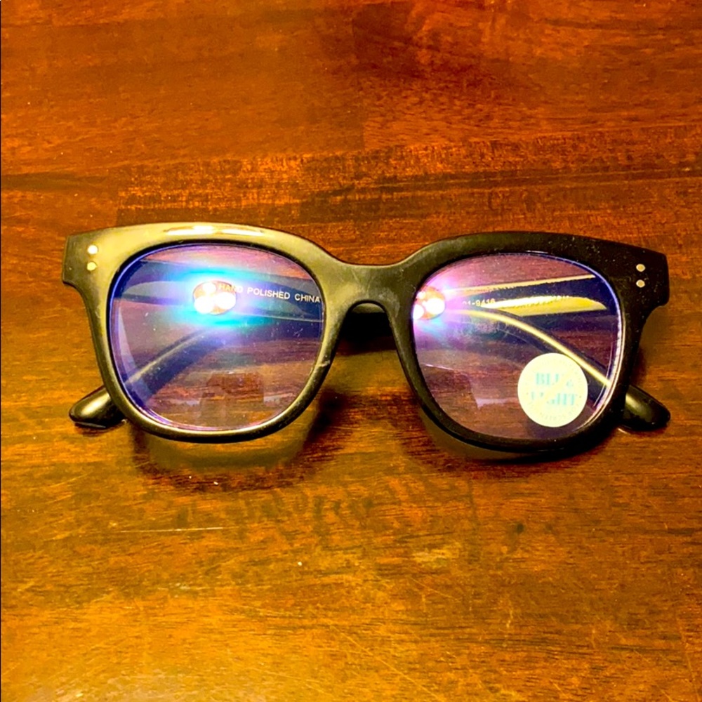 NWOT- Blue light glasses.